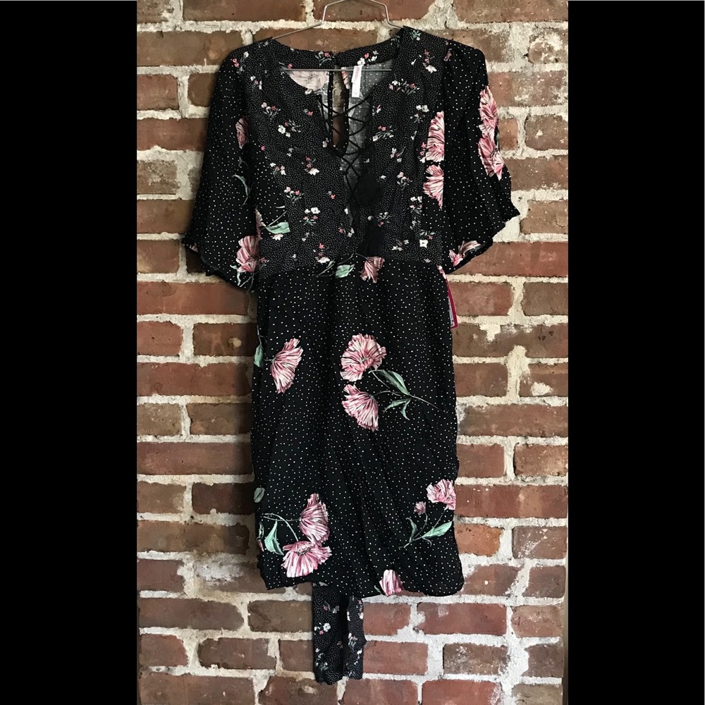 Exhilaration Black floral dress w. tie around belt